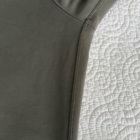 Lululemon Ease of it All V-Neck Jumpsuit
Grey Sage size 4 - Picture 13 of 16